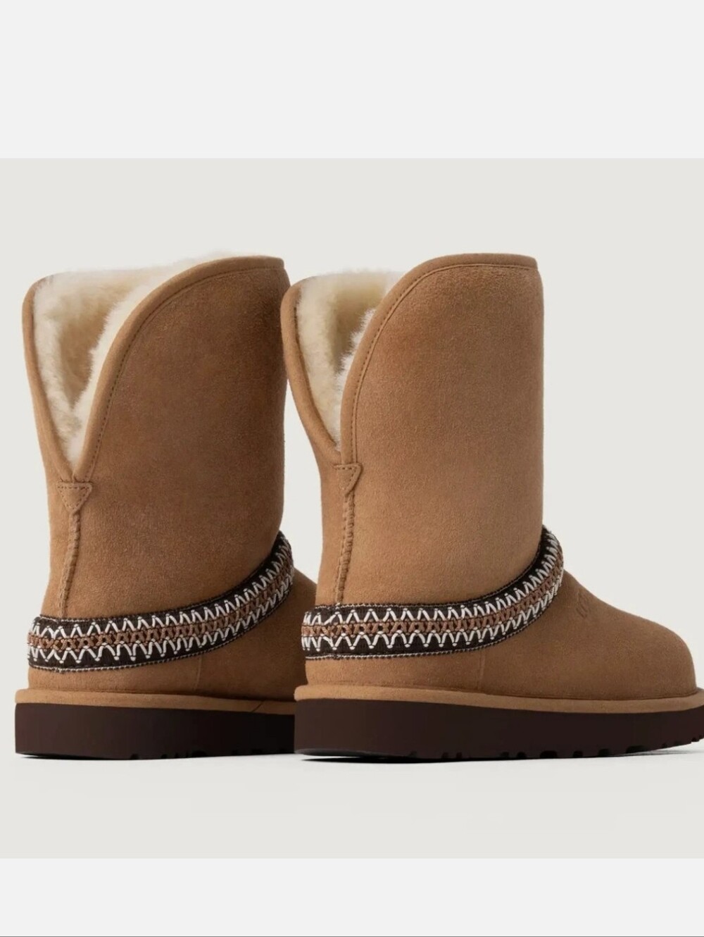 Ugg Classic Short Crescent 1161770-CHE Boot Women's - Picture 2 of 7